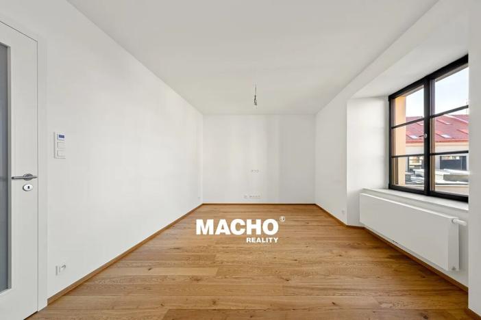 Pronájem bytu 1+kk, Praha, Bělehradská, 26 m2