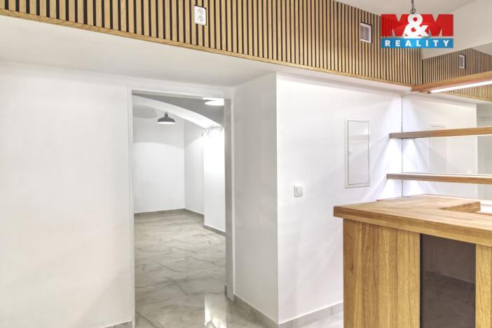 Prodej obchodního prostoru, Praha, Víta Nejedlého, 72 m2