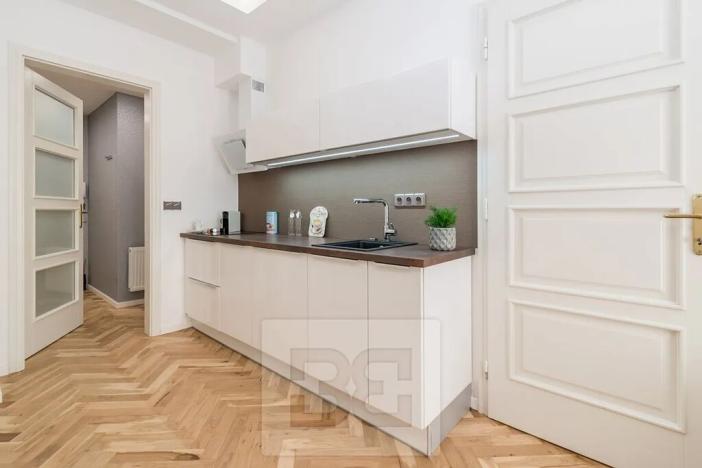 Prodej bytu 2+kk, Praha - Vinohrady, Rybalkova, 38 m2