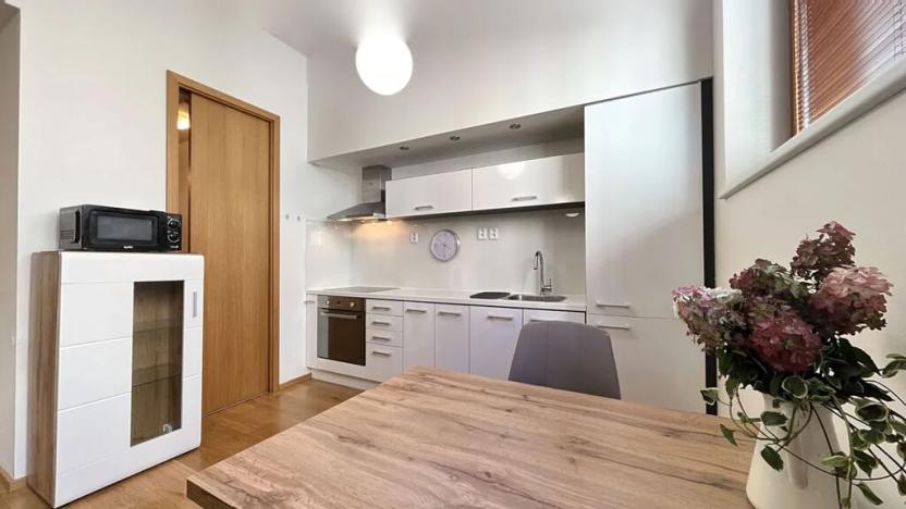 Pronájem bytu 1+kk, Praha - Vinohrady, Uruguayská, 38 m2