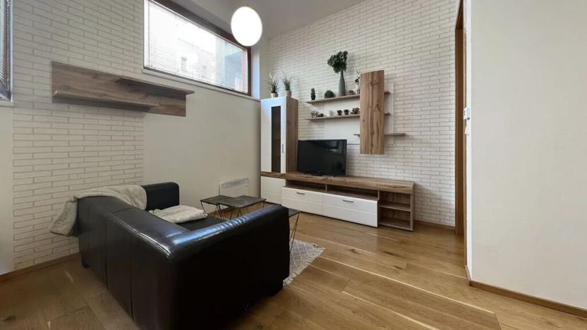 Pronájem bytu 1+kk, Praha - Vinohrady, Uruguayská, 38 m2