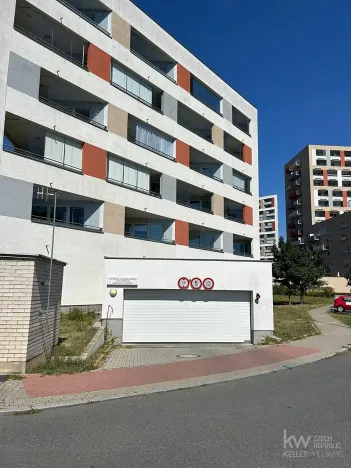 Pronájem garážového stání, Praha - Horní Měcholupy, Mantovská, 15 m2