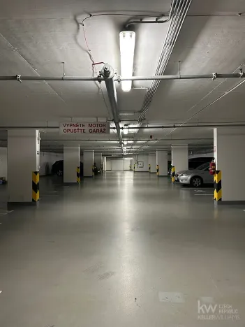 Pronájem garážového stání, Praha - Horní Měcholupy, Mantovská, 15 m2