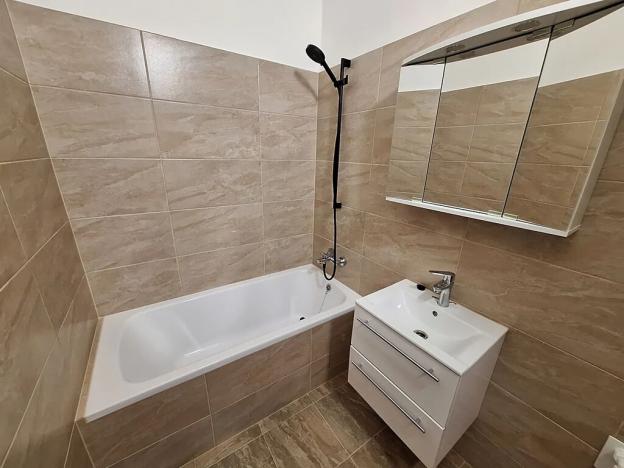 Pronájem bytu 2+kk, Praha - Vysočany, Novovysočanská, 45 m2