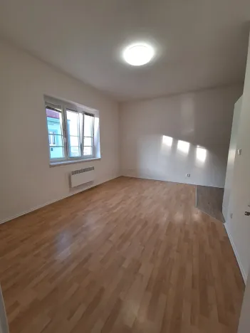 Pronájem bytu 2+kk, Praha - Vysočany, Novovysočanská, 45 m2