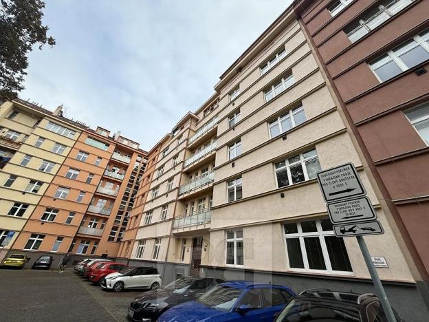 Pronájem bytu 3+1, Praha - Holešovice, U vody, 106 m2