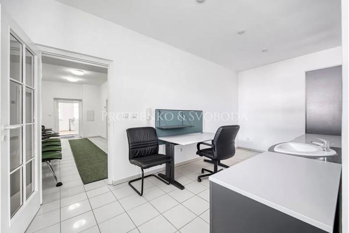 Prodej kanceláře, Křižanov, Benešovo náměstí, 530 m2