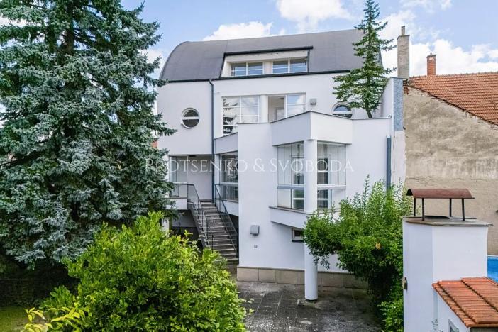 Prodej kanceláře, Křižanov, Benešovo náměstí, 530 m2