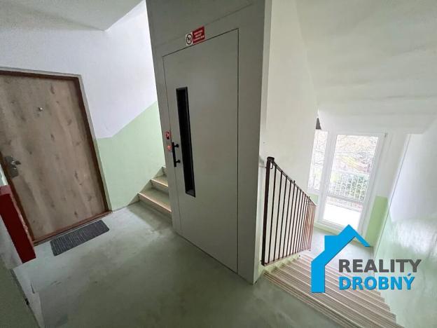 Pronájem bytu 1+1, Děčín, Na Valech, 34 m2