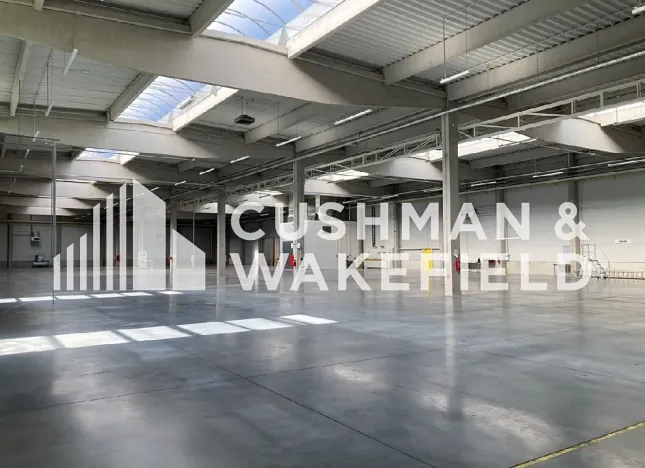 Pronájem skladu, Milovice, Topolová, 7445 m2