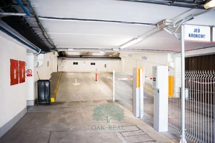 Pronájem garážového stání, Praha - Podolí, Milevská, 14 m2