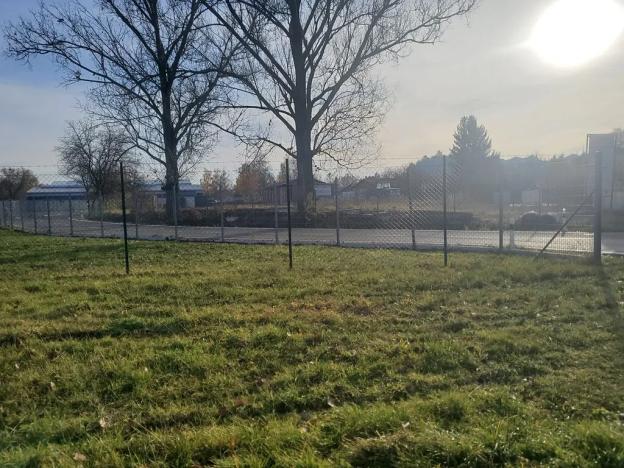 Pronájem komerčního pozemku, Bavoryně, 300 m2