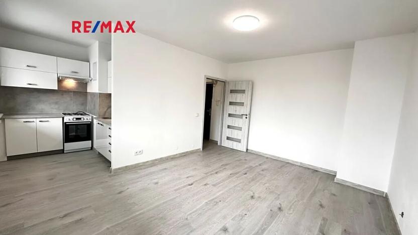 Pronájem bytu 1+kk, Kladno, Italská, 27 m2