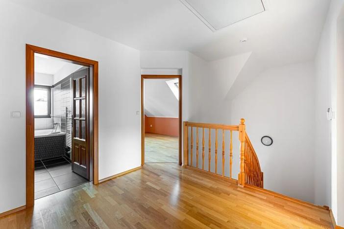 Pronájem rodinného domu, Praha - Křeslice, Pod ovčínem, 300 m2