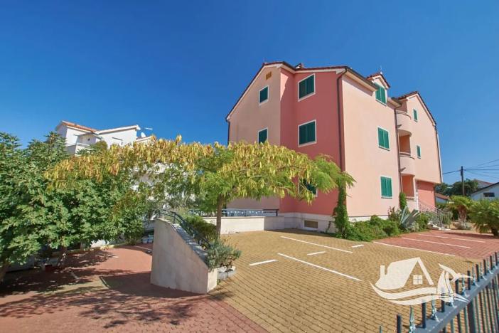 Prodej vícegeneračního domu, Vodice, Chorvatsko, 1230 m2