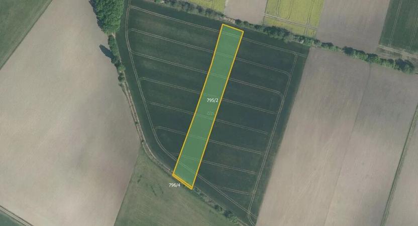 Prodej pole, Uhersko, 11302 m2