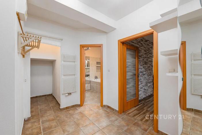 Pronájem atypického bytu, Starý Plzenec, Máchova, 60 m2