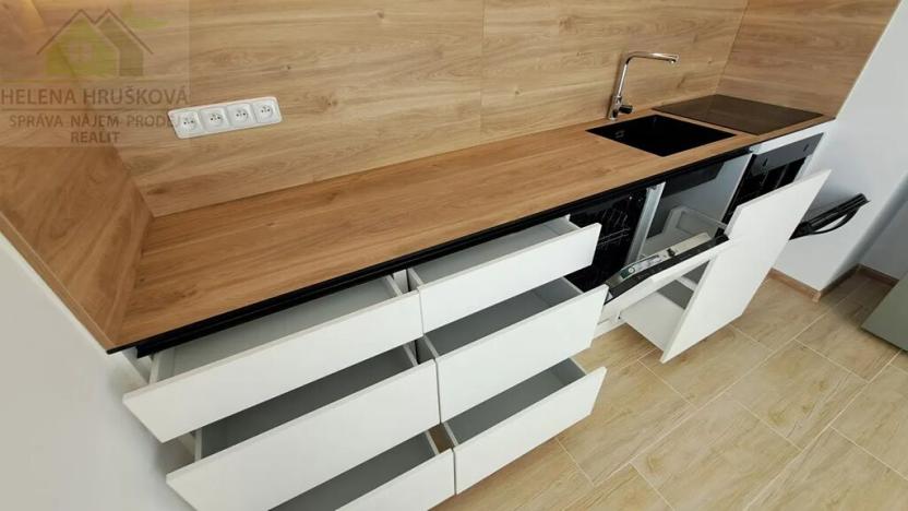 Pronájem bytu 1+1, Ostrava, Varenská, 35 m2