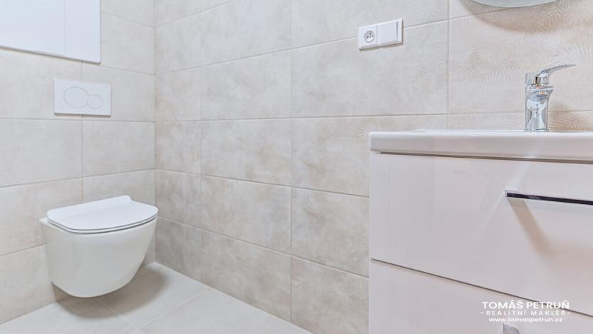 Pronájem bytu 2+kk, Hradec Králové - Nový Hradec Králové, Fričova, 35 m2