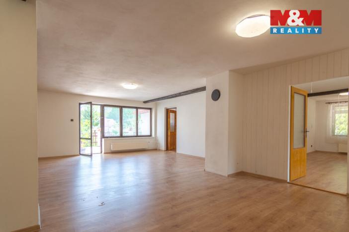 Prodej rodinného domu, Nepomyšl, 410 m2