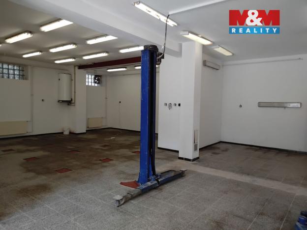 Prodej rodinného domu, Nepomyšl, 410 m2