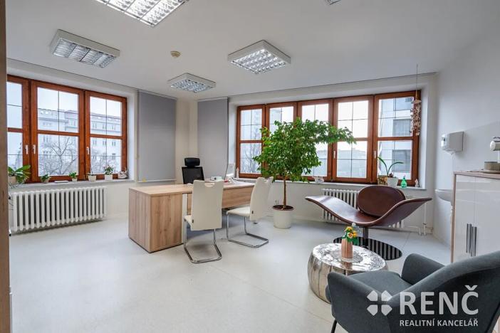Pronájem kanceláře, Brno, Slovákova, 129 m2