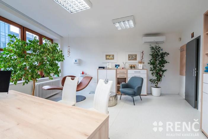 Pronájem kanceláře, Brno, Slovákova, 129 m2