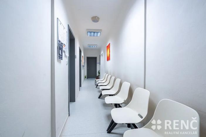Pronájem kanceláře, Brno, Slovákova, 129 m2