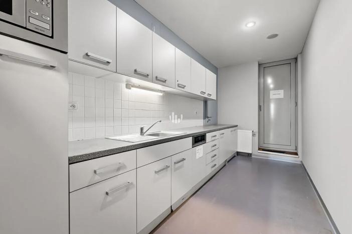 Pronájem kanceláře, Praha - Smíchov, Karla Engliše, 2300 m2