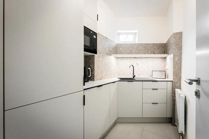 Pronájem kanceláře, Praha - Strašnice, Třebohostická, 29 m2