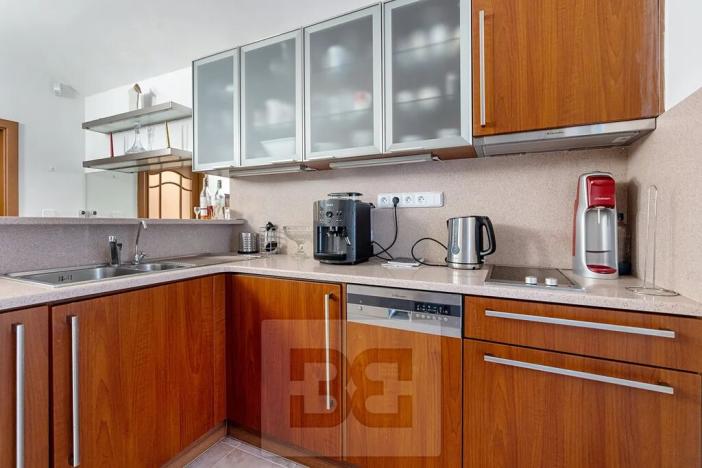 Prodej bytu 3+1, Praha - Vinohrady, Na Kozačce, 95 m2