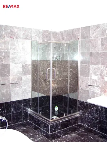 Pronájem vily, Perštejn, 700 m2