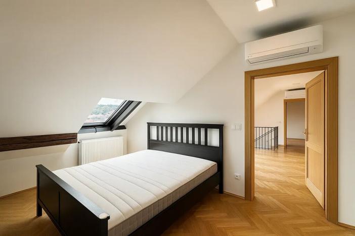 Pronájem bytu 4+kk, Praha, Janáčkovo nábřeží, 132 m2