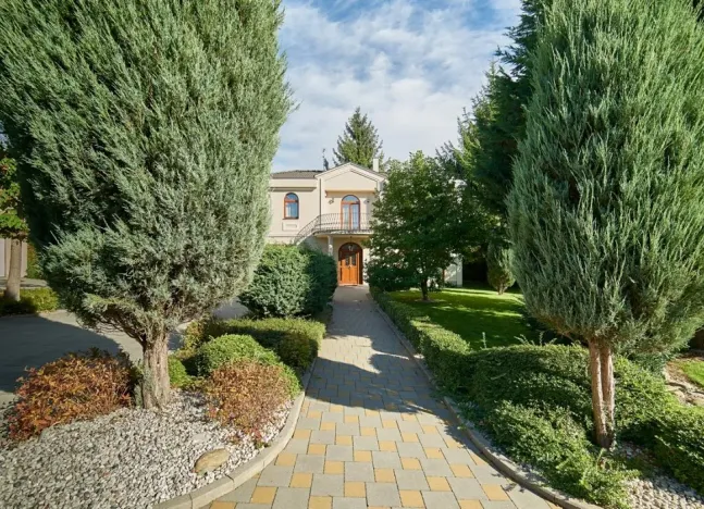 Pronájem vily, Praha, 243 m2