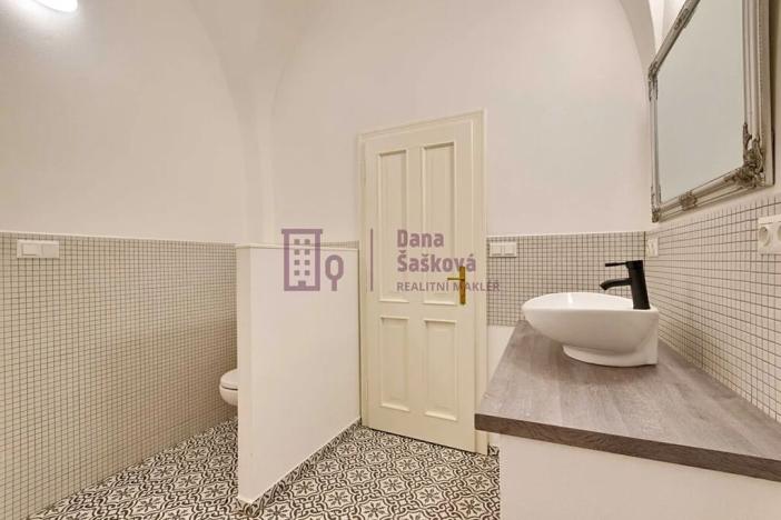 Pronájem bytu 2+1, Jindřichův Hradec, nám. Míru, 71 m2