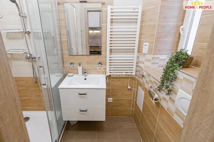 Pronájem bytu 2+1, Karlovy Vary, Zeyerova, 52 m2