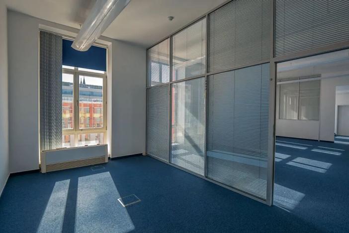 Pronájem kanceláře, Praha - Karlín, Thámova, 860 m2