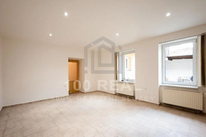 Pronájem bytu 2+kk, Nechanice, Husovo nám., 61 m2