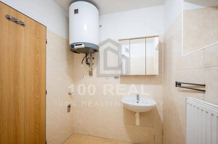 Pronájem bytu 2+kk, Nechanice, Husovo nám., 61 m2