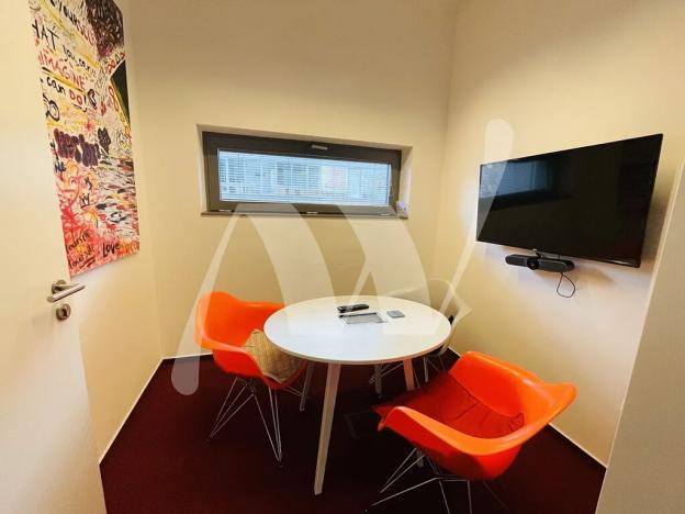 Pronájem kanceláře, Praha - Holešovice, Jankovcova, 337 m2