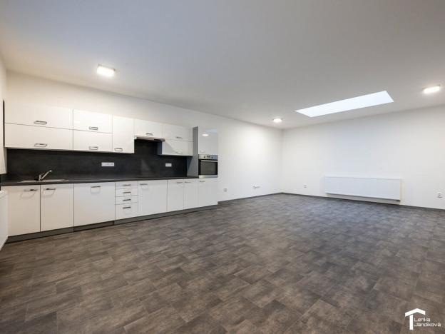 Pronájem bytu 2+kk, Pardubice - Zelené Předměstí, Sladkovského, 90 m2