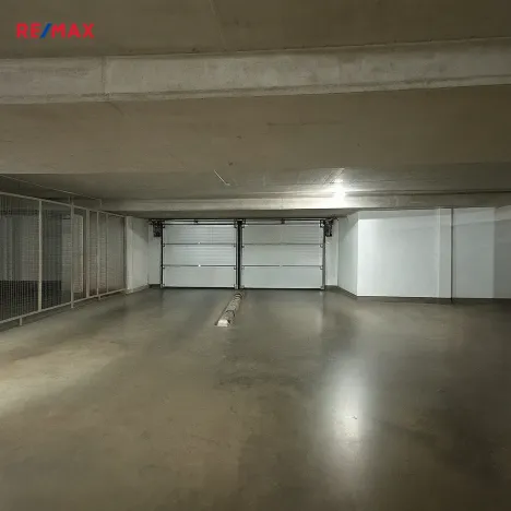 Prodej garáže, Praha - Košíře, Zahradníčkova, 18 m2