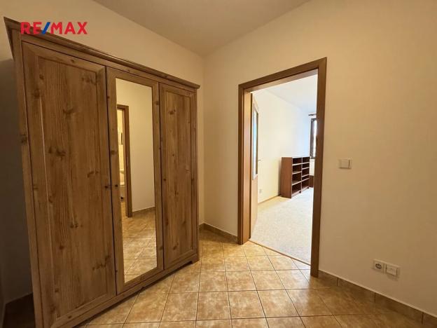 Pronájem bytu 1+kk, Praha - Holešovice, Osadní, 33 m2