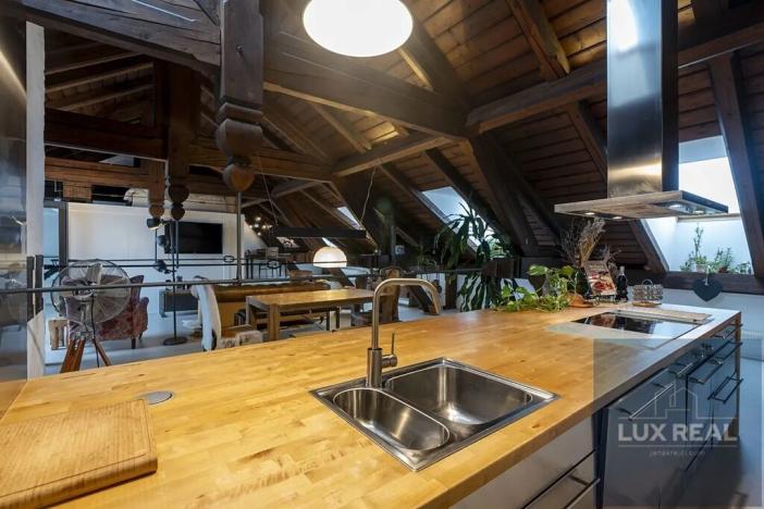 Prodej atypického bytu, Mikulov, Komenského, 164 m2