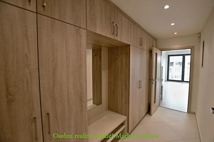 Pronájem bytu 1+kk, Praha - Žižkov, Olšanská, 33 m2