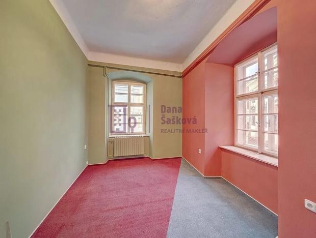 Pronájem obchodního prostoru, Jindřichův Hradec, nám. Míru, 525 m2