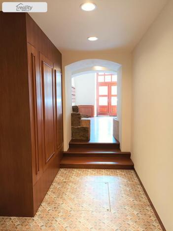 Pronájem bytu 2+1, Praha - Malá Strana, U lužického semináře, 74 m2