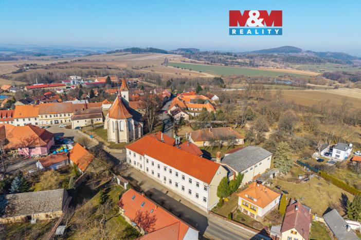 Prodej výrobních prostor, Načeradec, Zámecké náměstí, 1800 m2