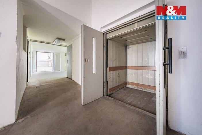 Prodej výrobních prostor, Načeradec, Zámecké náměstí, 1800 m2