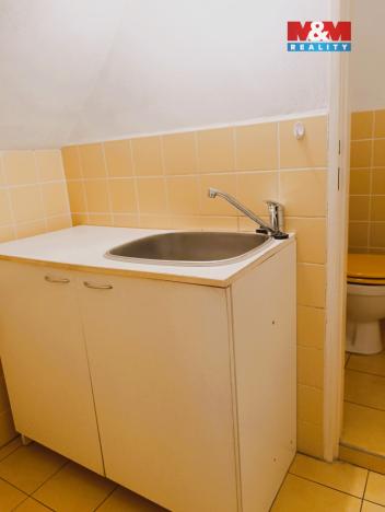 Pronájem obchodního prostoru, Tišnov, nám. Komenského, 21 m2